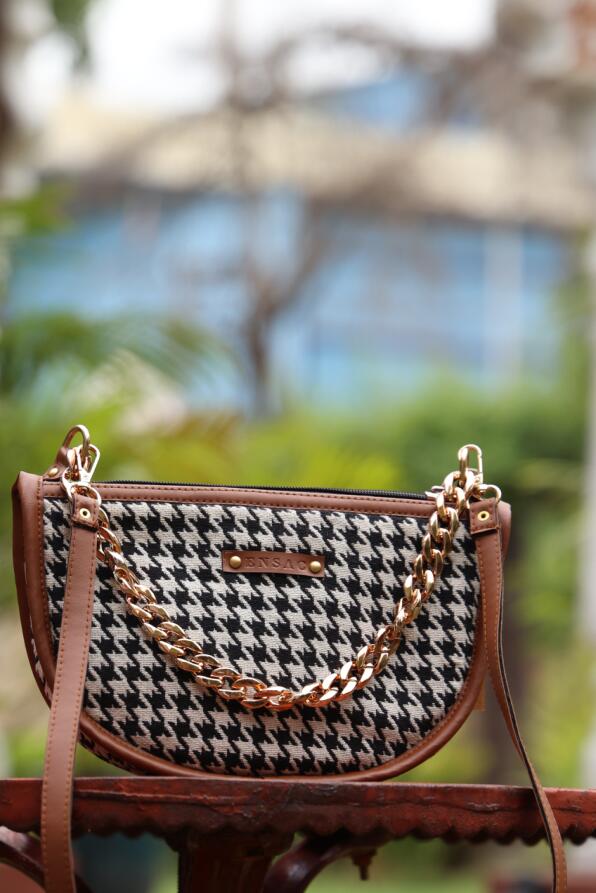 Houndstooth Pattern Sling Bag with metallic chain