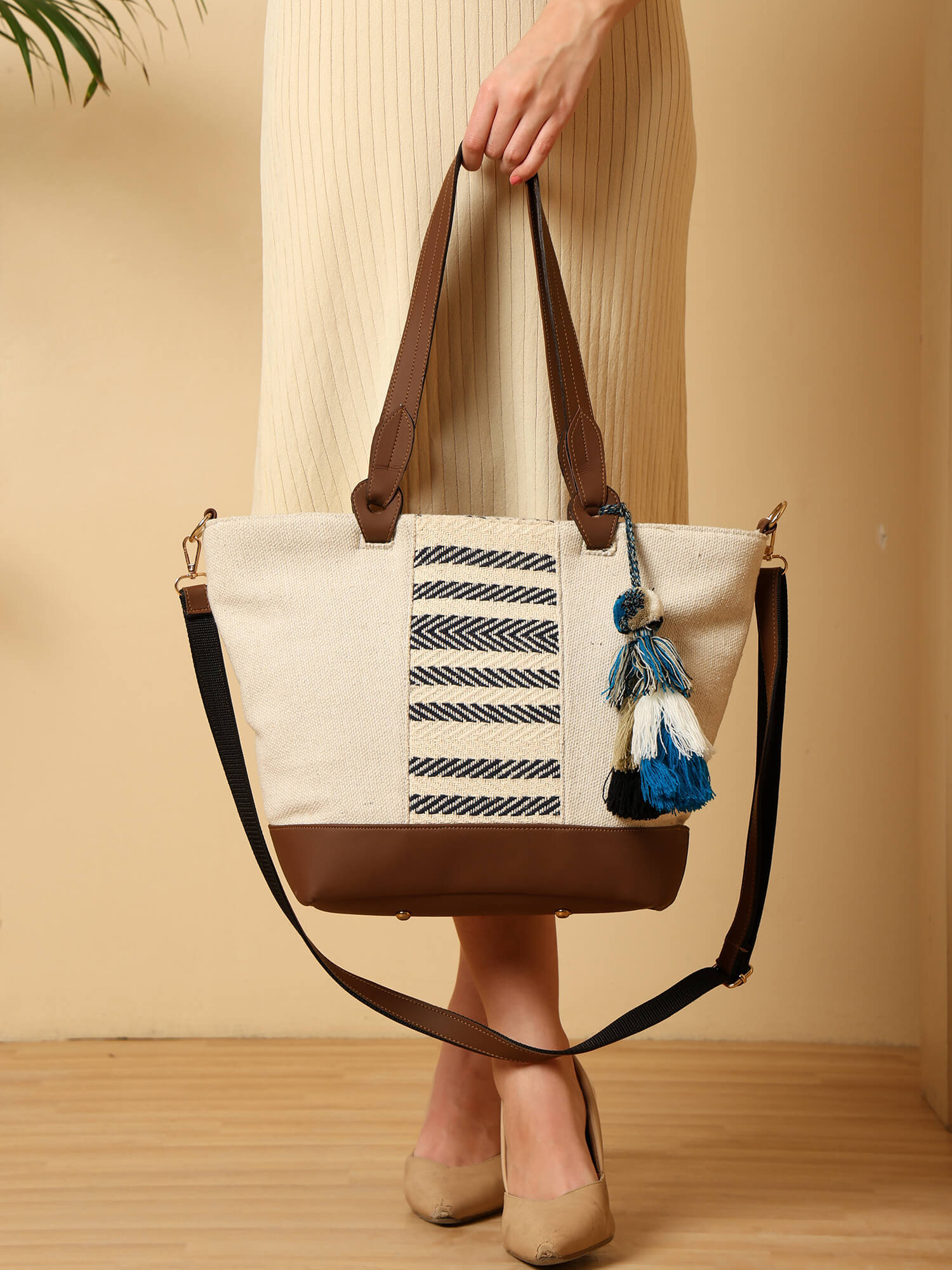 ENSAC Vessel Blue Arrow Printed Tote Bag – Stylish, Spacious & Everyday Use