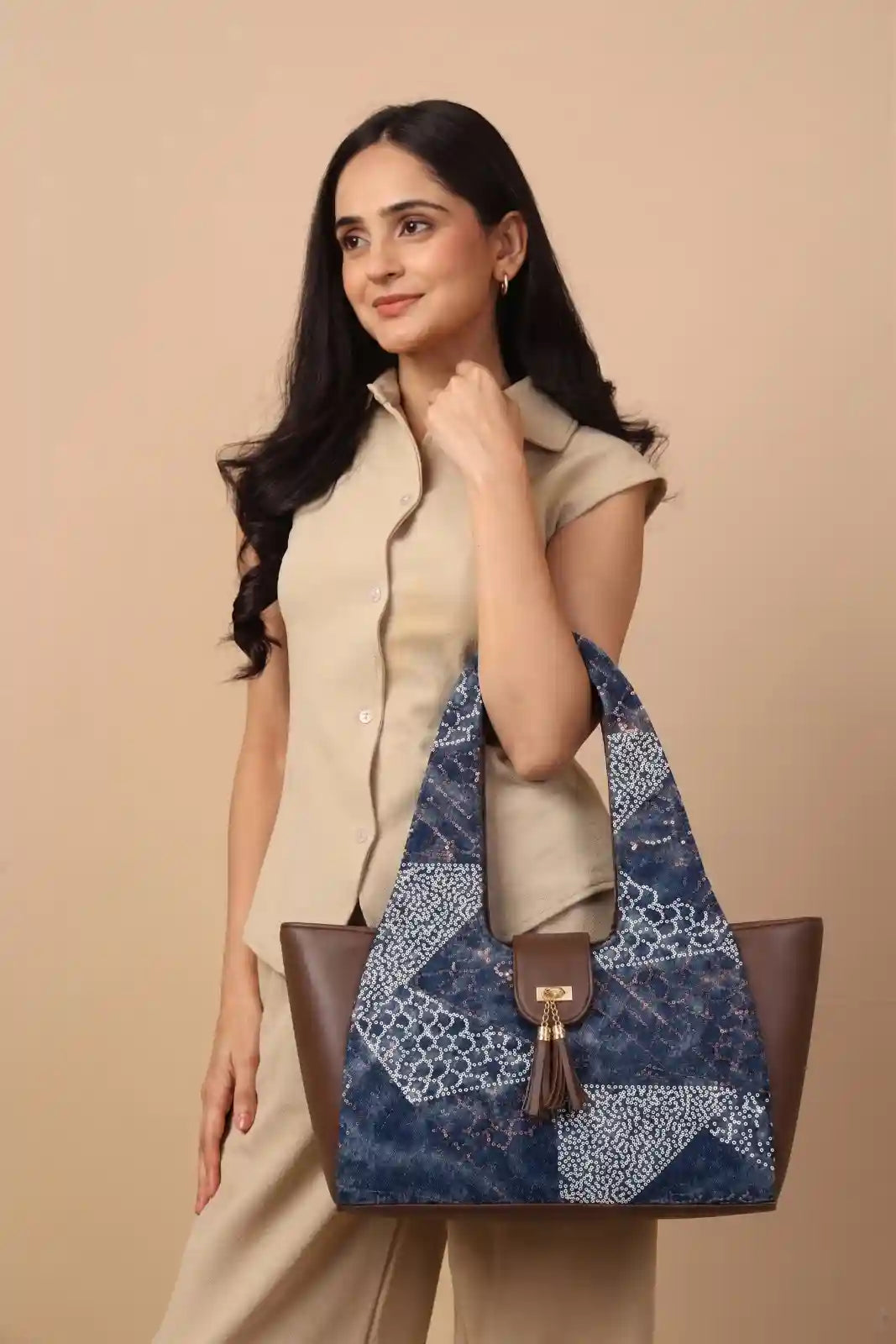 ENSAC Women’s Printed Winged Hobo Shoulder Bag with Zip & Charm